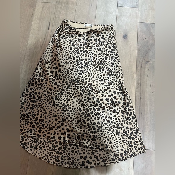 COPY - Abercrombie & Fitch satin skirt - Picture 1 of 4